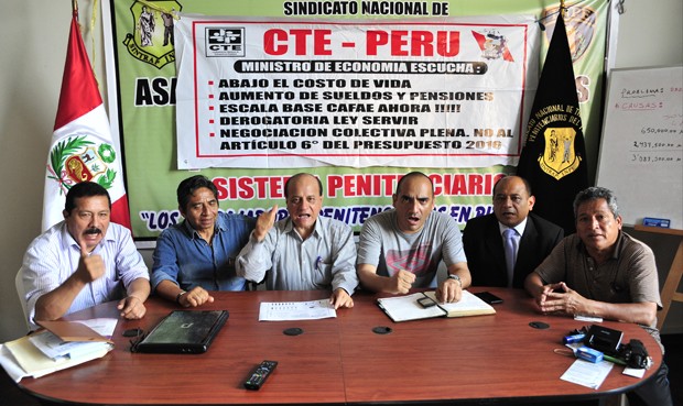 Los trabajadores CAS no se sienten beneficiados con la Ley del Servicio Civil
