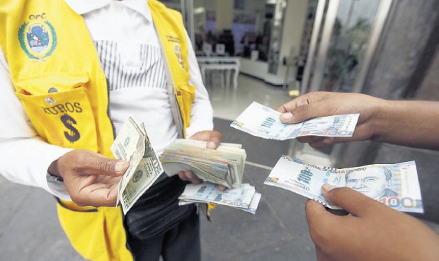 DÃ³lar cerrÃ³ a la baja y se ubicÃ³ en S/. 3,50 por mejora en precio de commodities