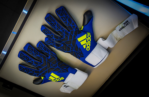 Guantes para la cancha: Descubre el negocio de los accesorios para el fÃºtbol