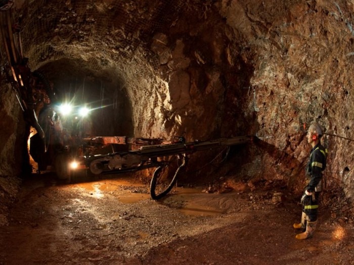 MEF apunta a eliminar trabas y cuellos de botella en miner?a y la inversi?n en infraestructura